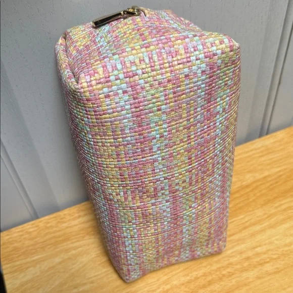 Vince Camuto Pastel Woven Cosmetic Bag 💕 - Picture 4 of 17